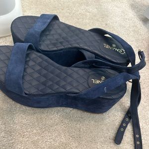 chanel hell women shoes 9B navy color